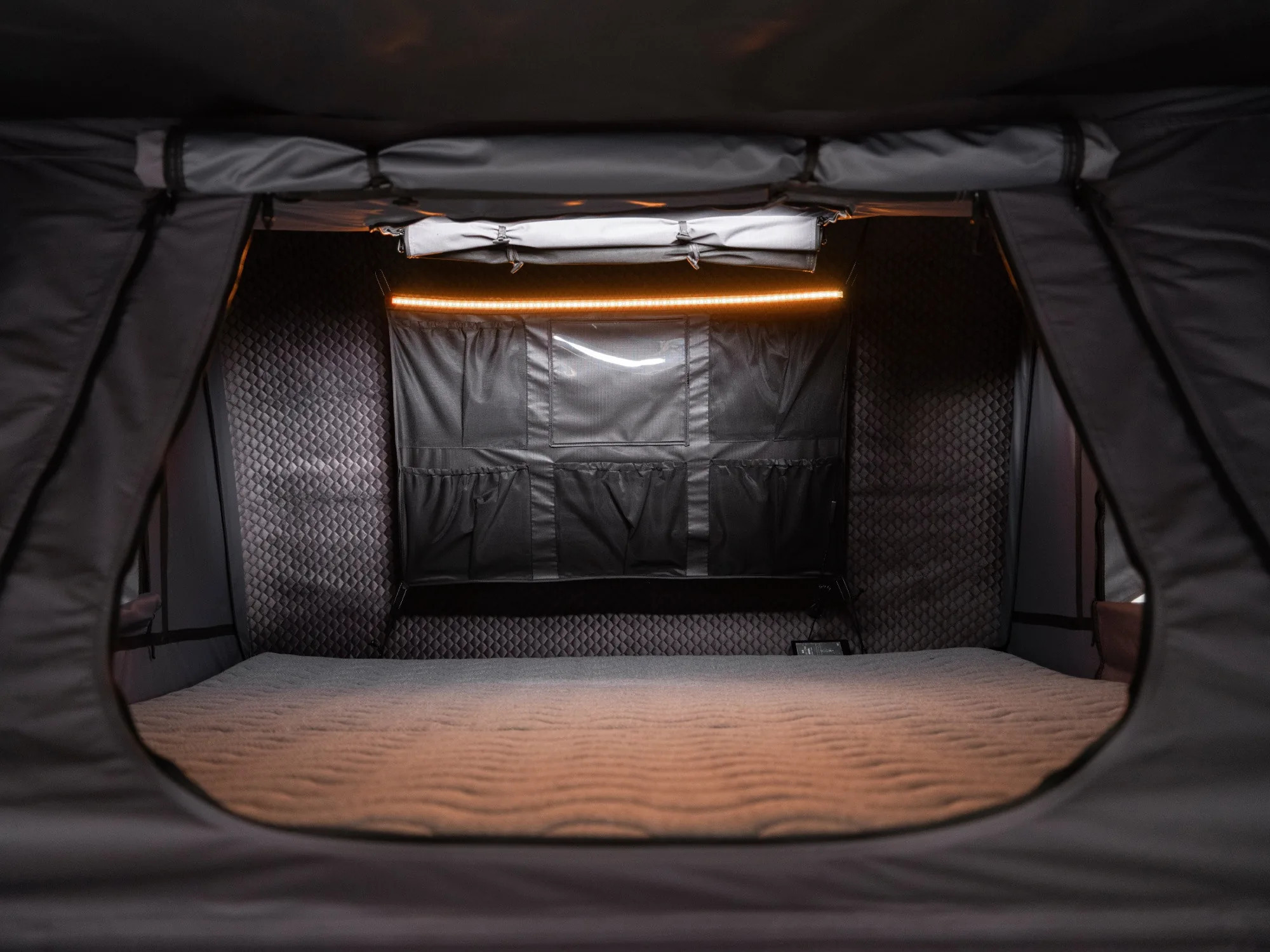 SNAILER® Abis MAX - hardshell side opening rooftop tent