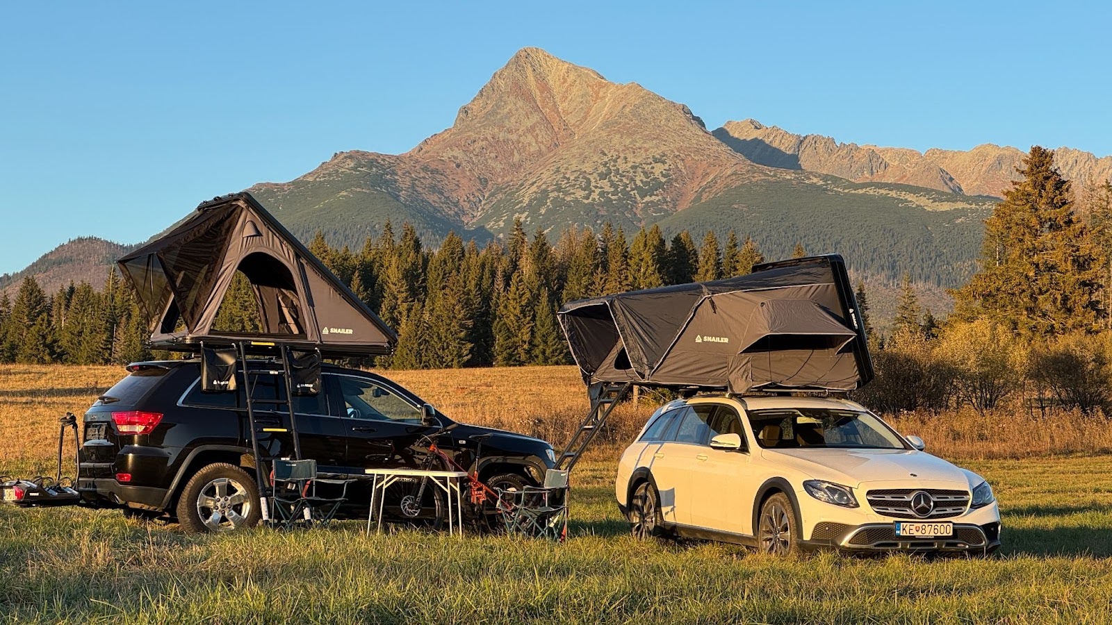 SNAILER Alduo aluminum hardshell rooftop tent and SNAILER Abis ABS hardshell side-opening rooftop tent - camping in front of High Tatras