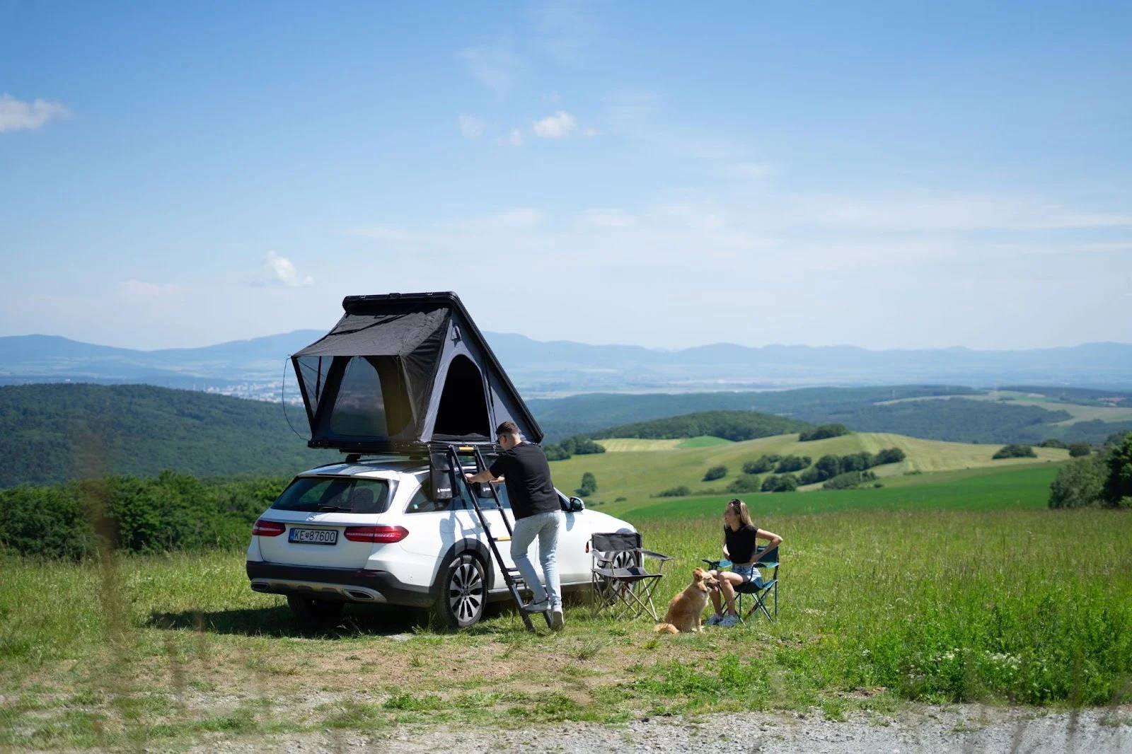 SNAILER Alduo rooftop tent set up on Mercedes E-class All-terrain in the nature of eastern Slovakia