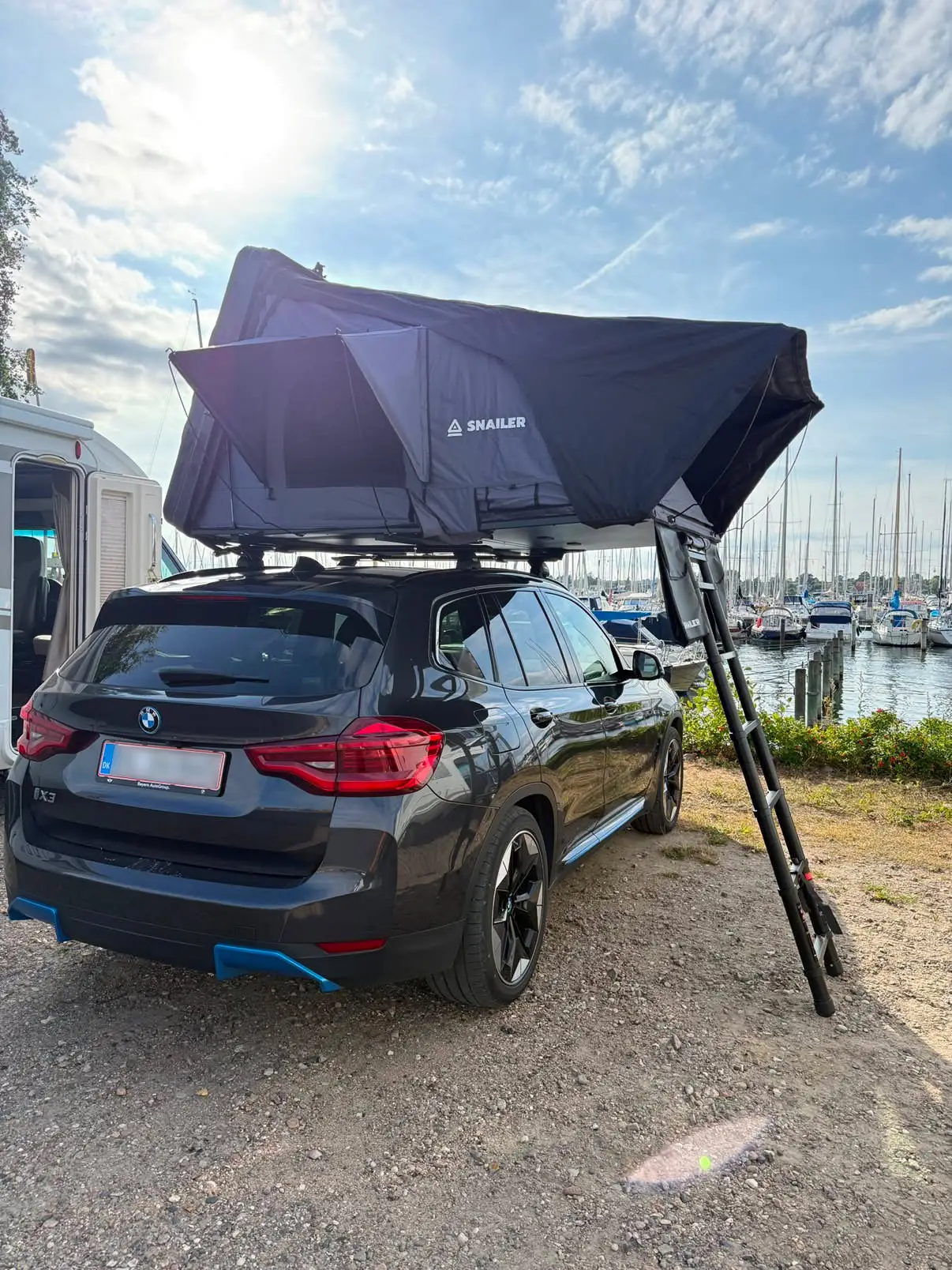Snailer Abis tienda de techo en BMW iX3 - foto de cliente de Dinamarca