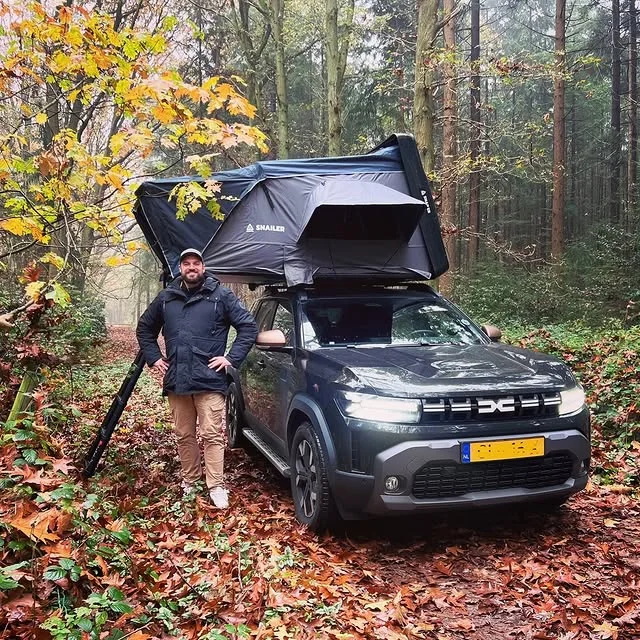 Rooftop tent Snailer Abis on Dacia Duster
