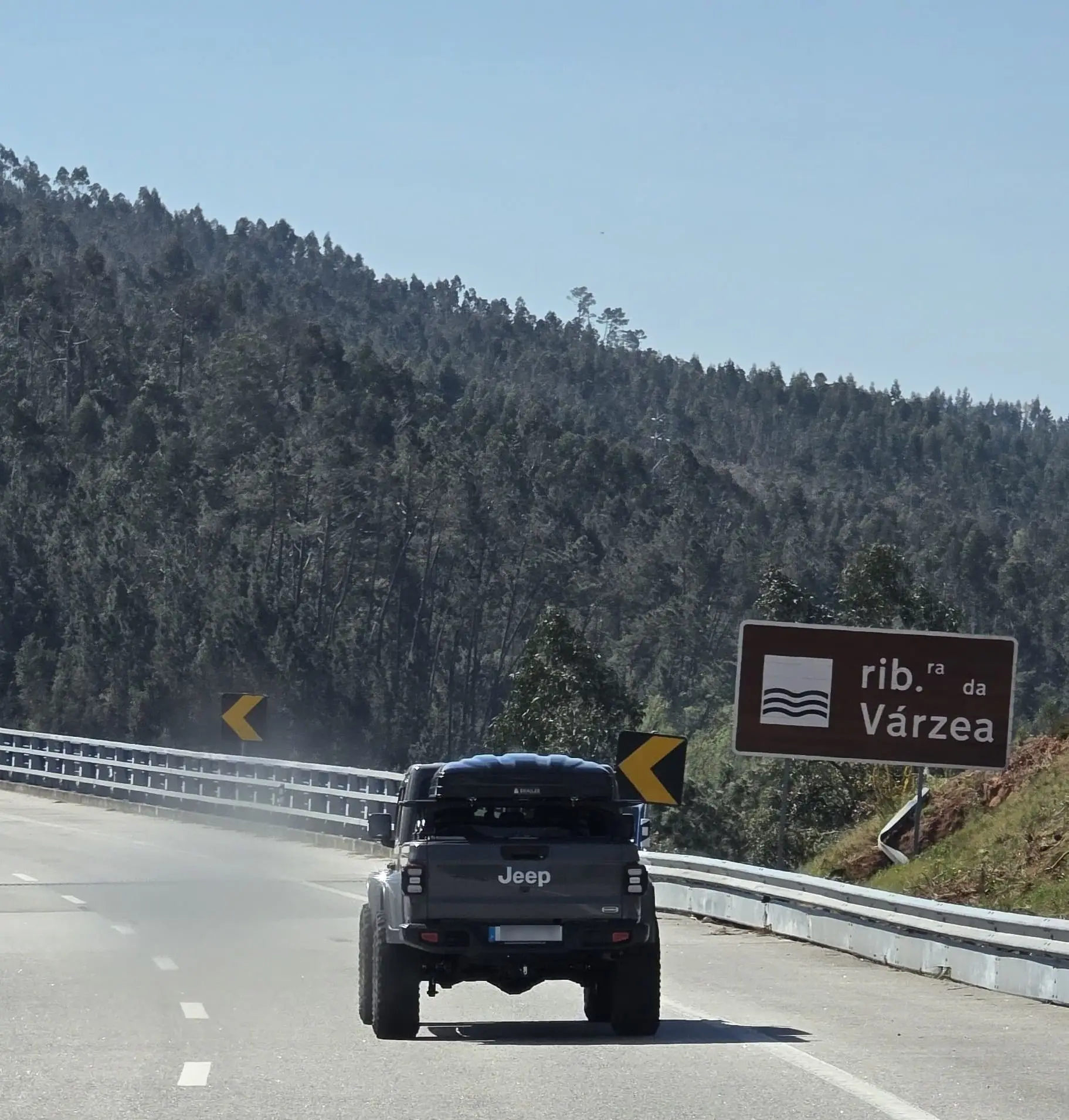 Snailer Abis Dachzelt auf Jeep Gladiator - Bild aus der Kundengalerie aus Portugal