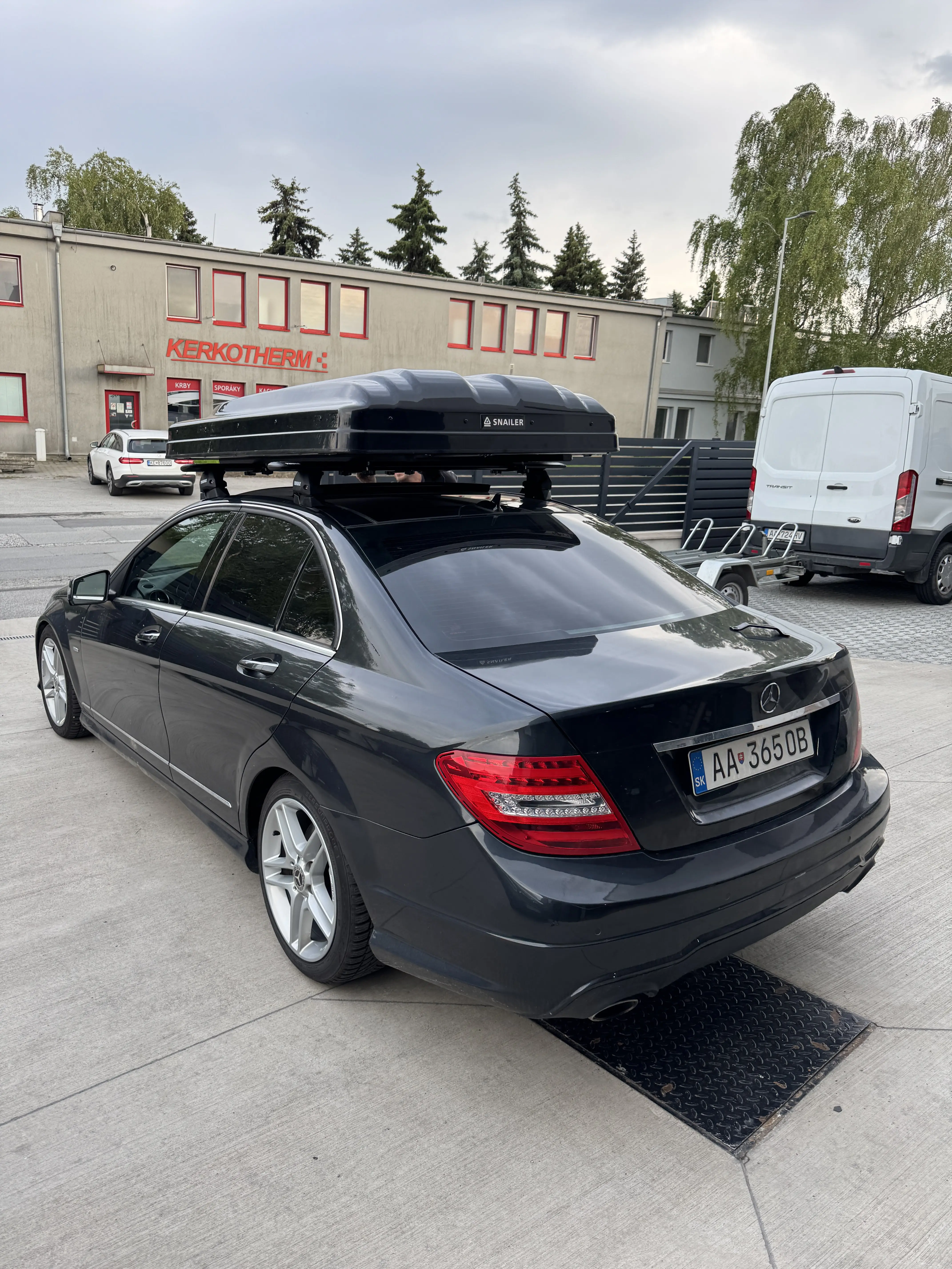Snailer Abis Dachzelt auf Mercedes Benz C - Bild aus der Kundengalerie aus der Slowakei
