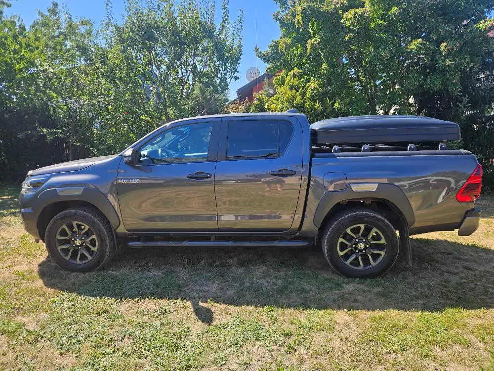 Snailer Abis tienda de techo en Toyota Hilux - foto de cliente de Republica Checa