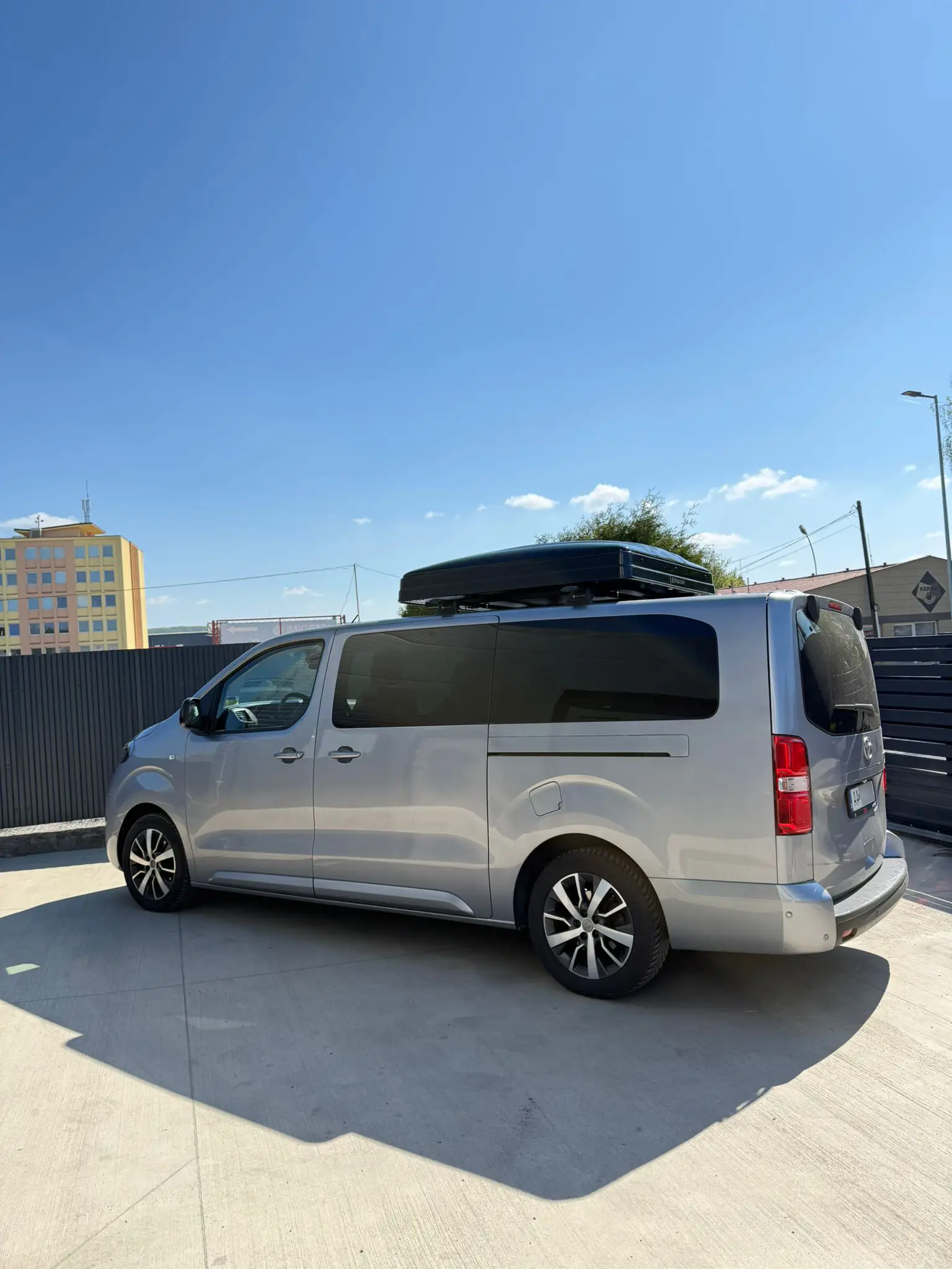 Snailer Abis Dachzelt auf Toyota Proace - Kundenfoto aus der Slowakei