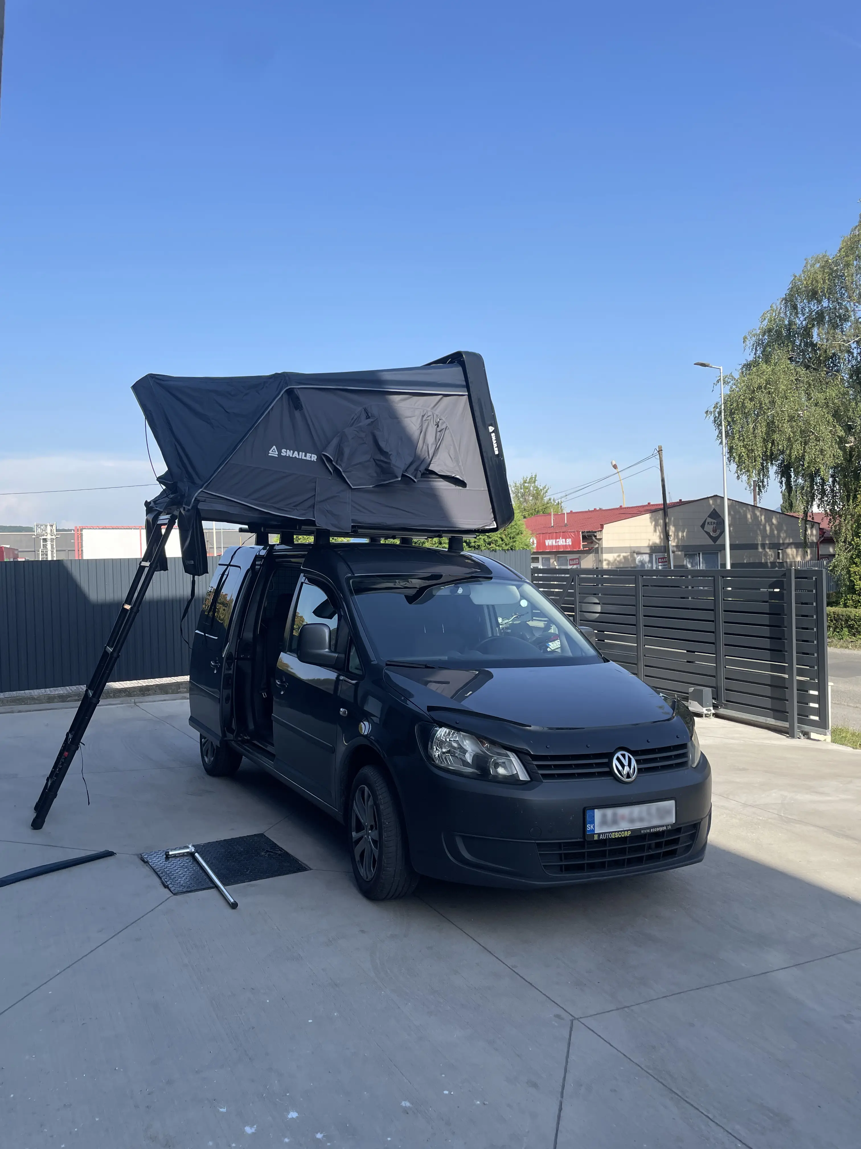 Snailer Abis Dachzelt auf Volkswagen Caddy - Bild aus der Kundengalerie aus der Slowakei