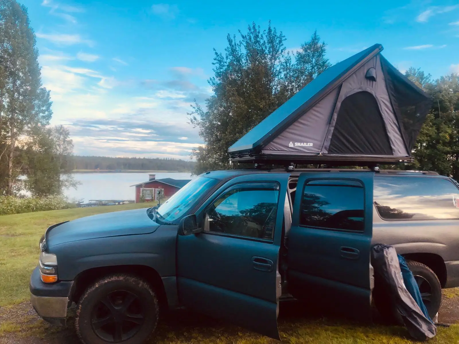 Snailer Alduo tienda de techo en Chevrolet Suburban - foto de cliente de Alemania