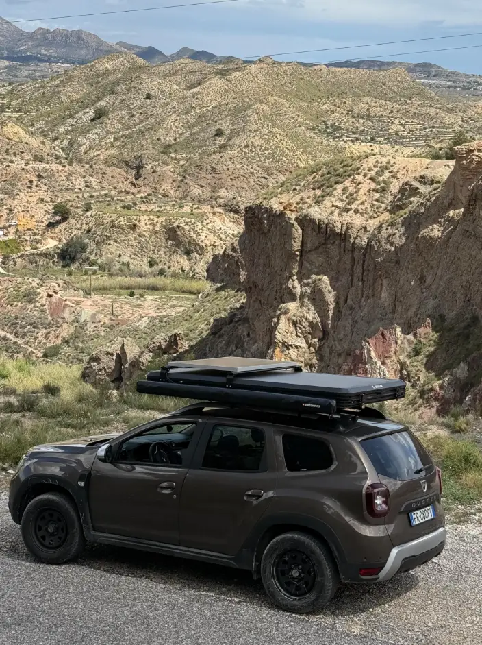 Snailer Alduo stresny stan na aute Dacia Duster - fotografia z galerie zakaznikov z krajiny Taliansko