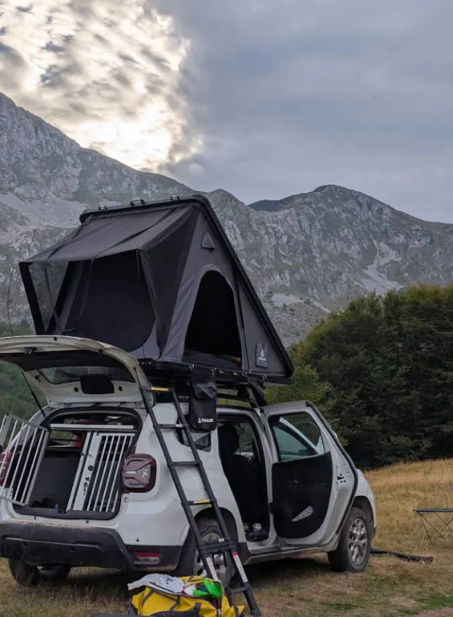 Rooftop tent Snailer Alduo on Dacia Duster