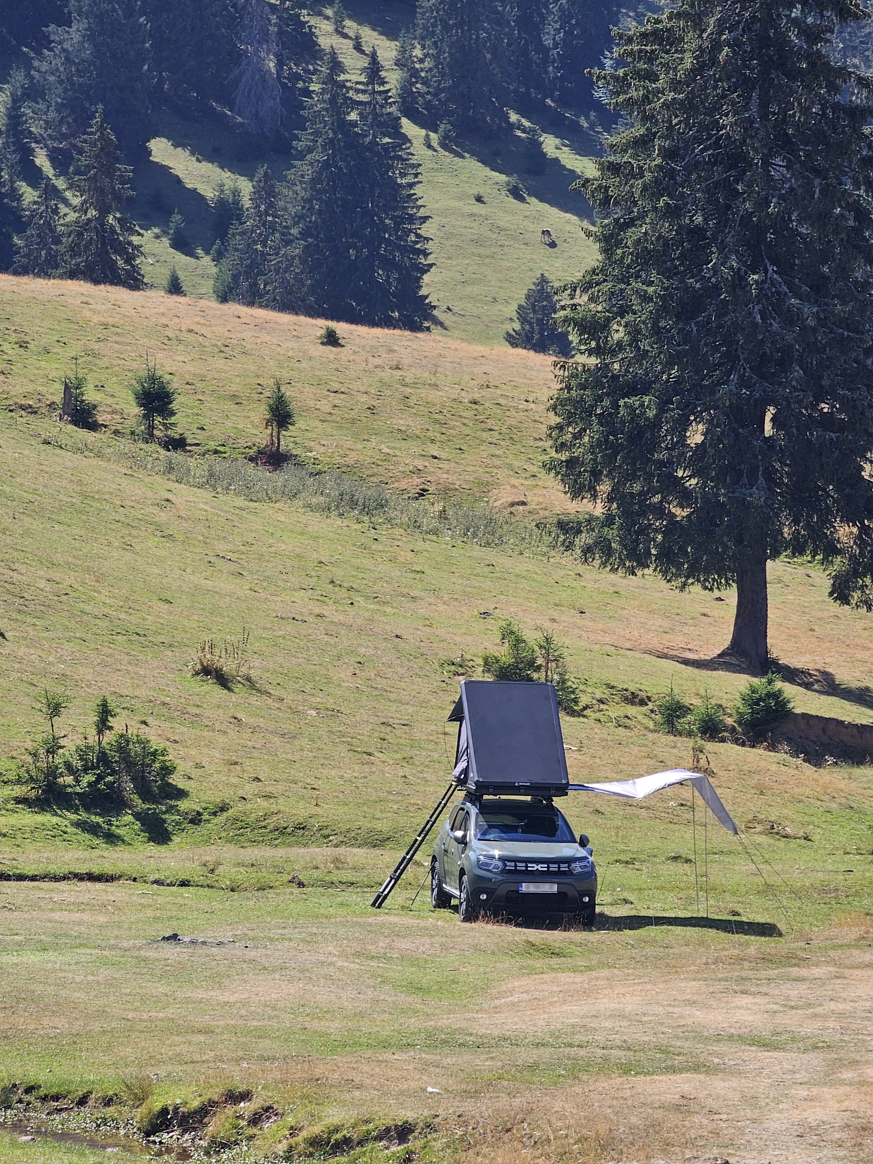 Snailer Alduo stresny stan na aute Dacia Duster - fotografia z galerie zakaznikov z krajiny Rumunsko