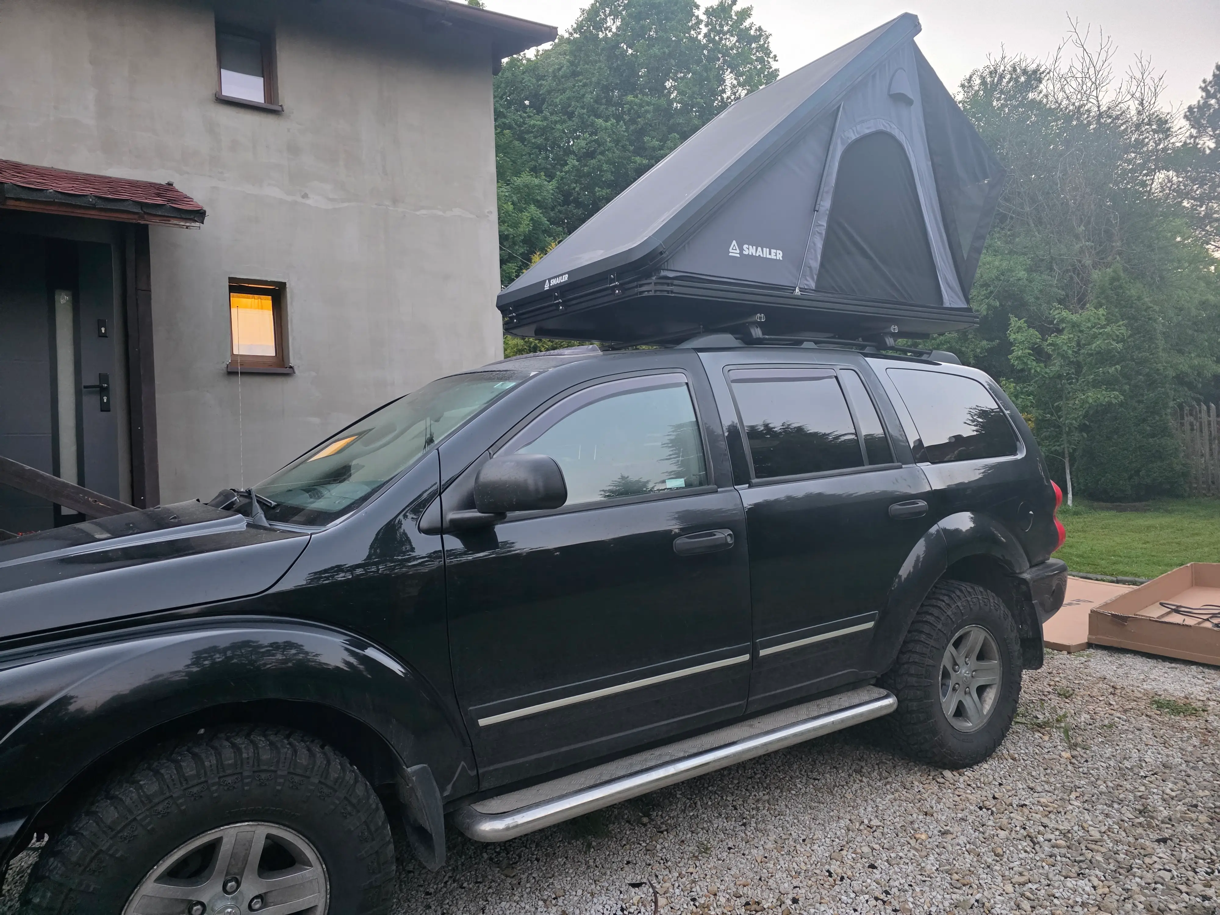 Snailer Alduo Dachzelt auf Dodge Durango - Kundenfoto aus Polen