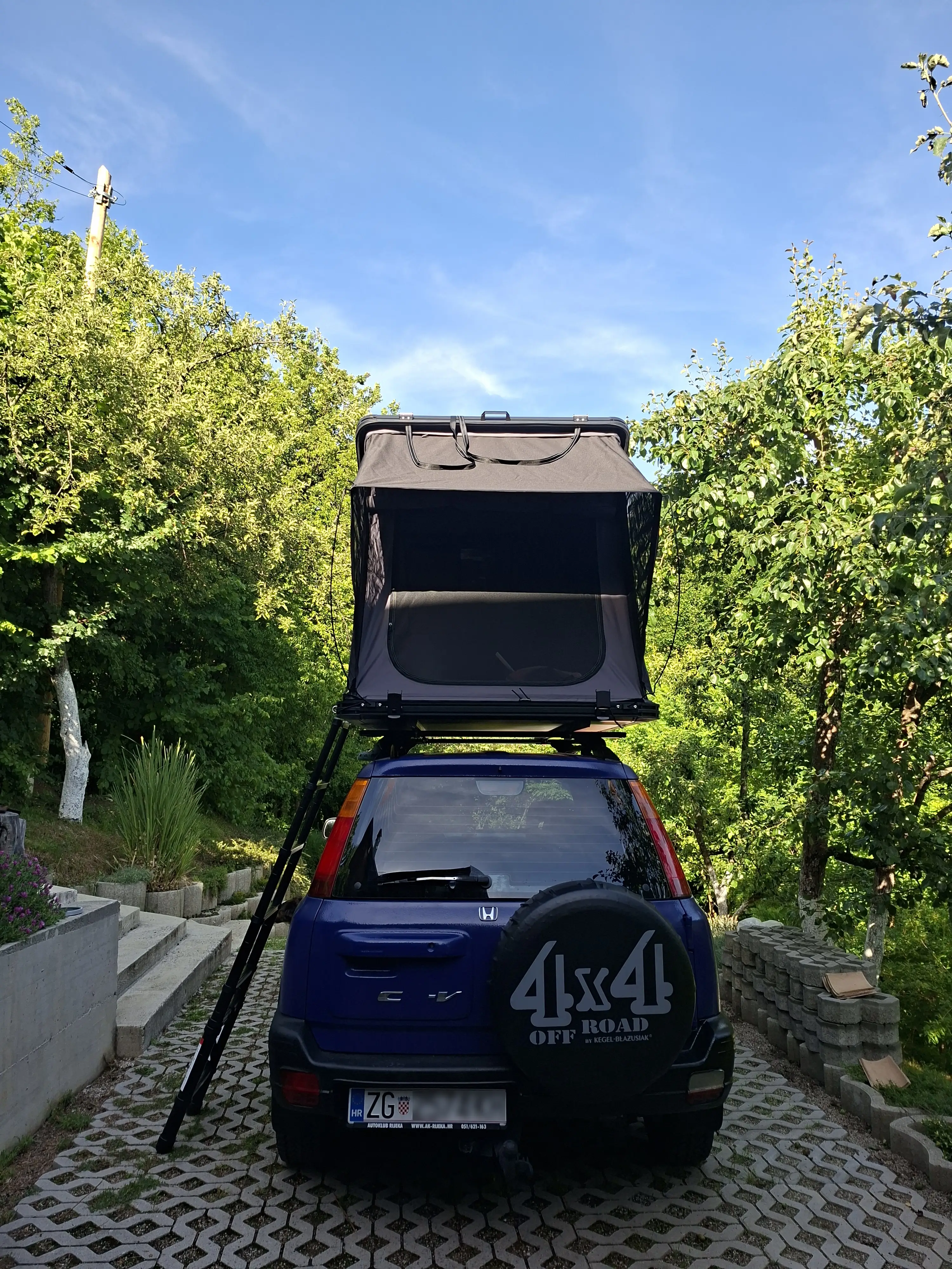 Snailer Alduo tente de toit sur Honda CR-V - image de la galerie clients depuis Croatie