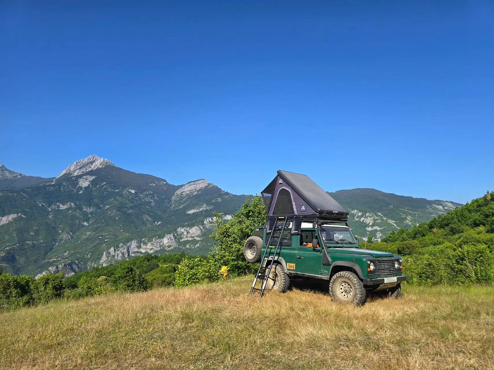 Snailer Alduo krovni sator na vozilu Land Rover Defender - fotografija iz galerije kupaca iz Madarske