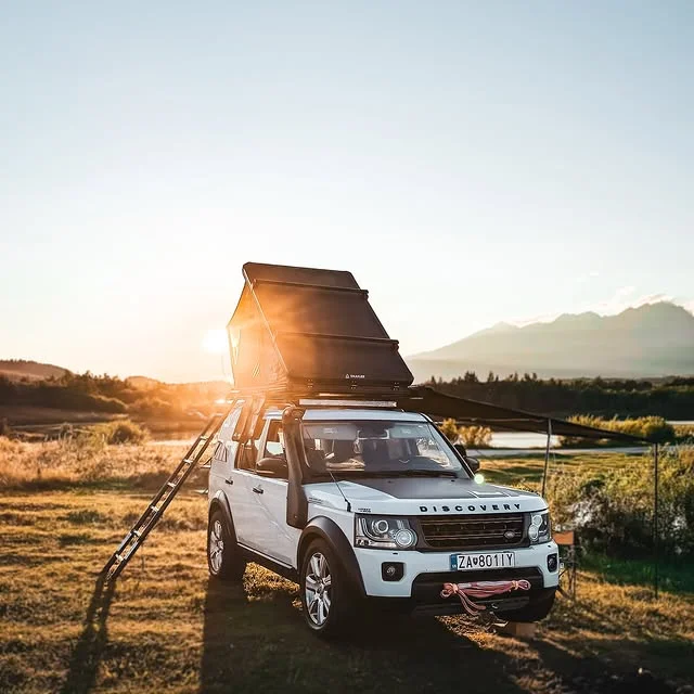 Rooftop tent Snailer Alduo on Land Rover Discovery