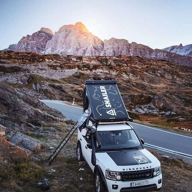 Rooftop tent Snailer Alduo on Land Rover Discovery