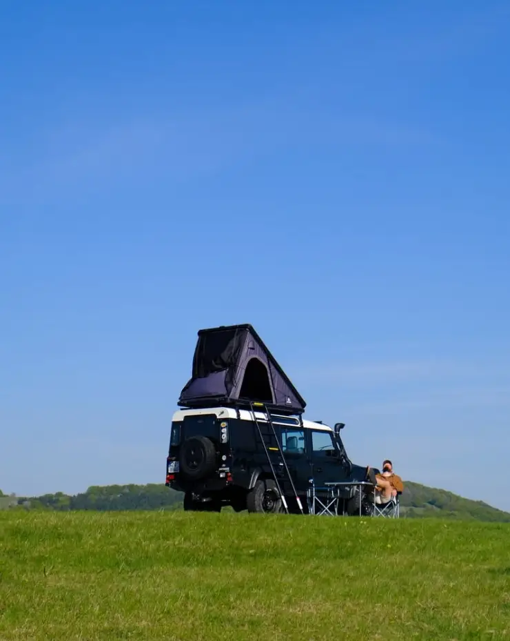 Snailer Alduo Dachzelt auf Land Rover Defender - Bild aus der Kundengalerie aus der Slowakei