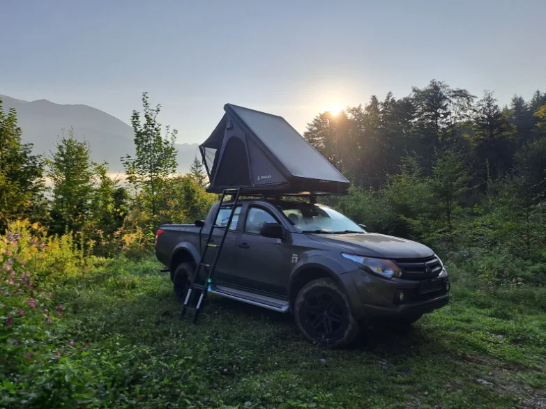 Rooftop tent Snailer Alduo on Mitsubishi L200