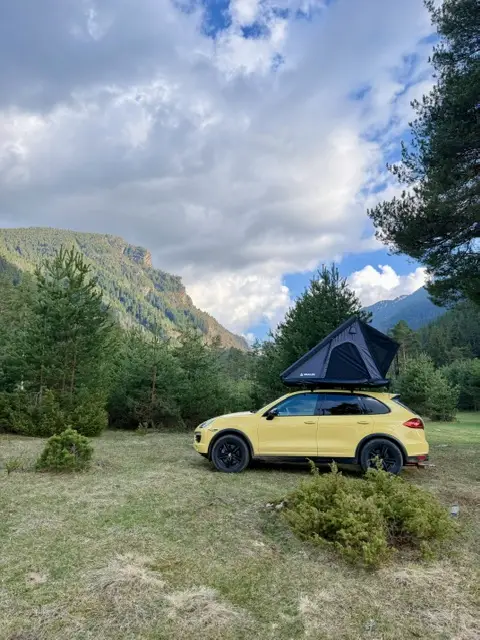 Snailer Alduo Dachzelt auf Porsche Cayenne - Kundenfoto aus Bulgarien
