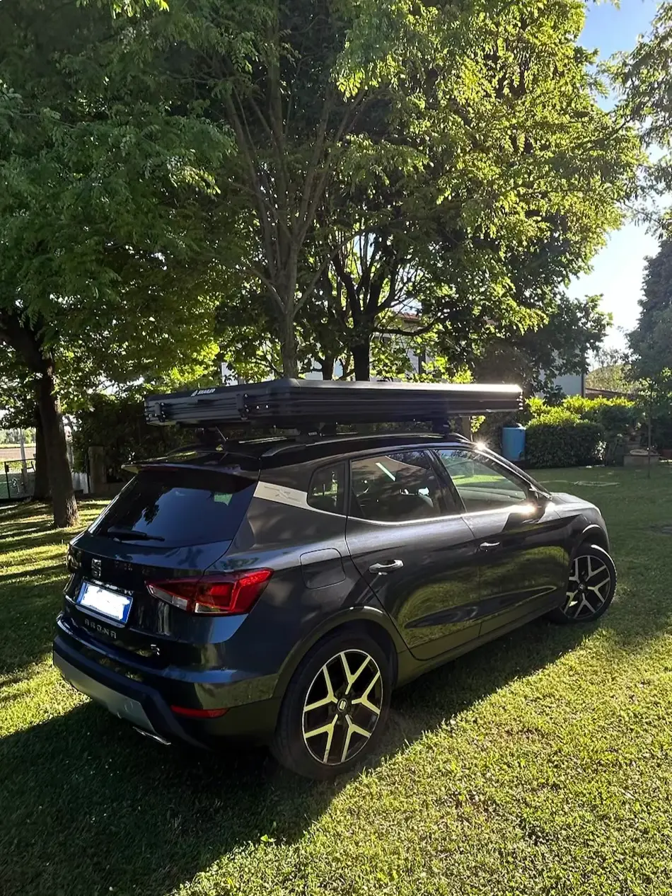 Snailer Alduo Dachzelt auf Seat Arona - Bild aus der Kundengalerie aus Italien