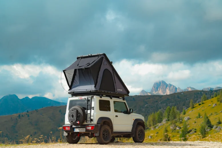 Rooftop tent Snailer Alduo on Suzuki Jimny