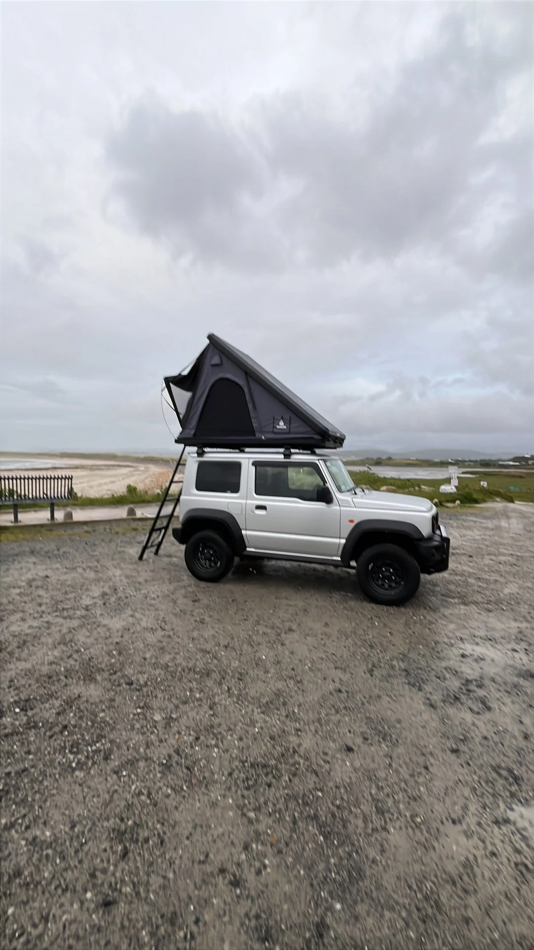 Rooftop tent Snailer Alduo on Suzuki Jimny