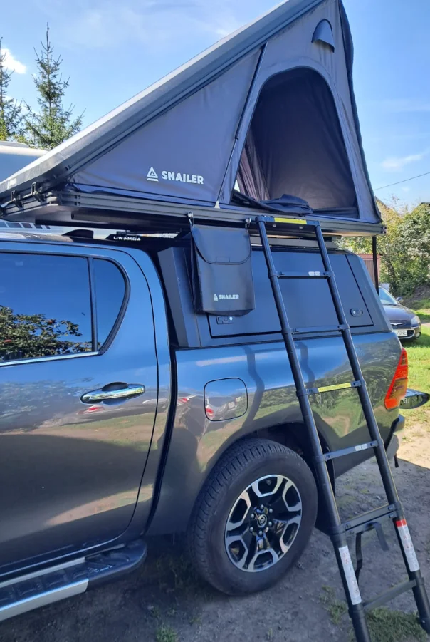 Rooftop tent Snailer Alduo on Toyota Hilux
