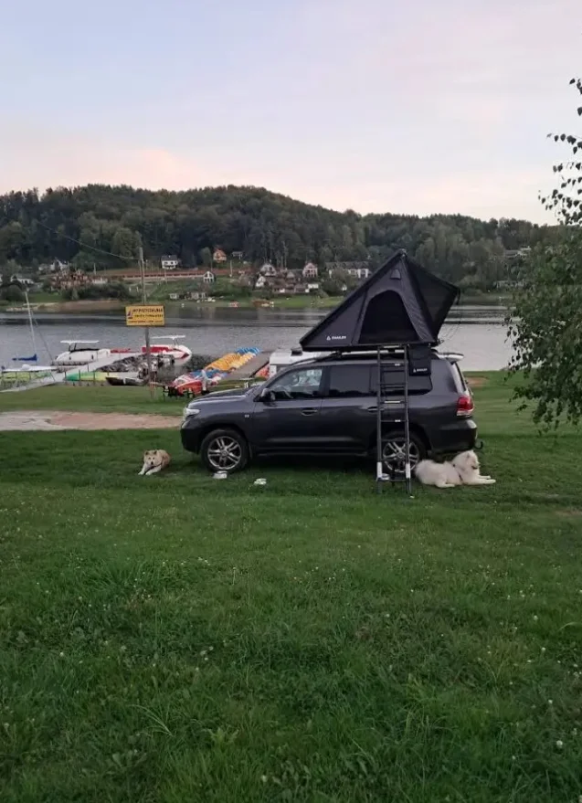 Rooftop tent Snailer Alduo on Toyota Land Cruiser