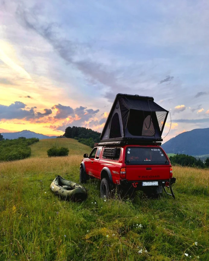 Rooftop tent Snailer Alduo on Toyota Tacoma