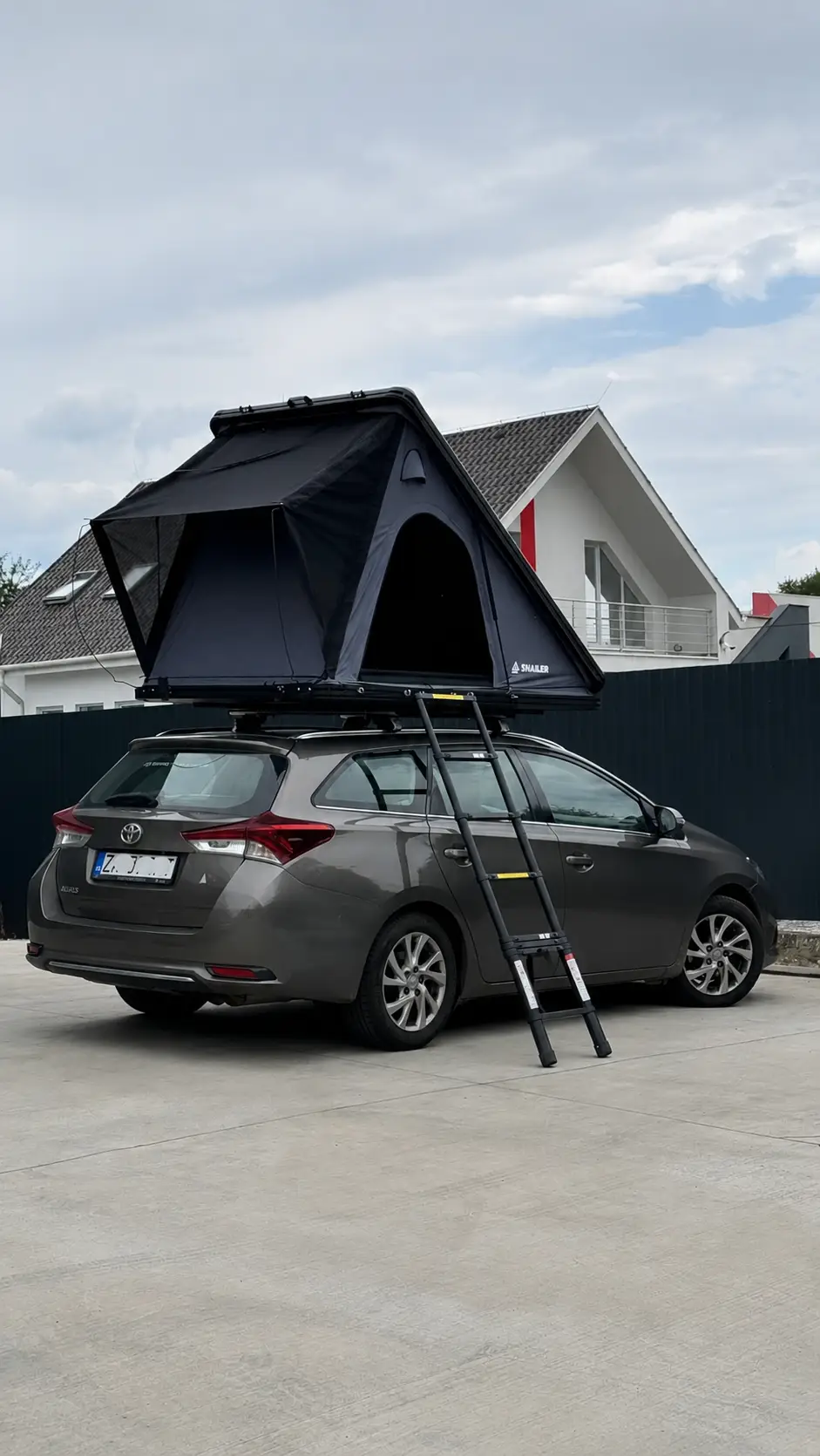Snailer Alduo Dachzelt auf Toyota Auris - Kundenfoto aus der Slowakei