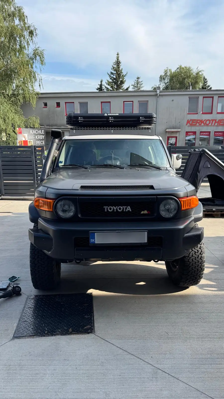 Snailer Alduo Dachzelt auf Toyota FJ Cruiser - Kundenfoto aus der Slowakei