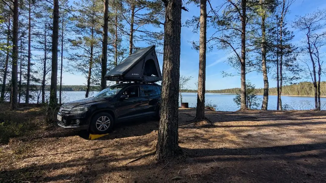 Snailer Alduo rooftop tent on Volkswagen Tiguan - customer photo from Germany