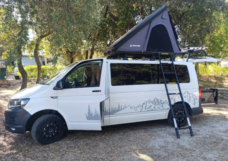 Rooftop tent Snailer Alduo on Volkswagen Transporter