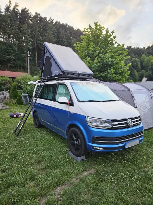 Snailer Alduo stresny stan na aute Volkswagen Multivan - fotografia z galerie zakaznikov z krajiny Slovensko