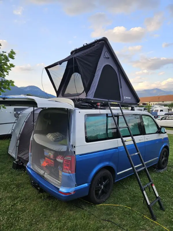 Snailer Alduo Dachzelt auf Volkswagen Multivan - Kundenfoto aus der Slowakei