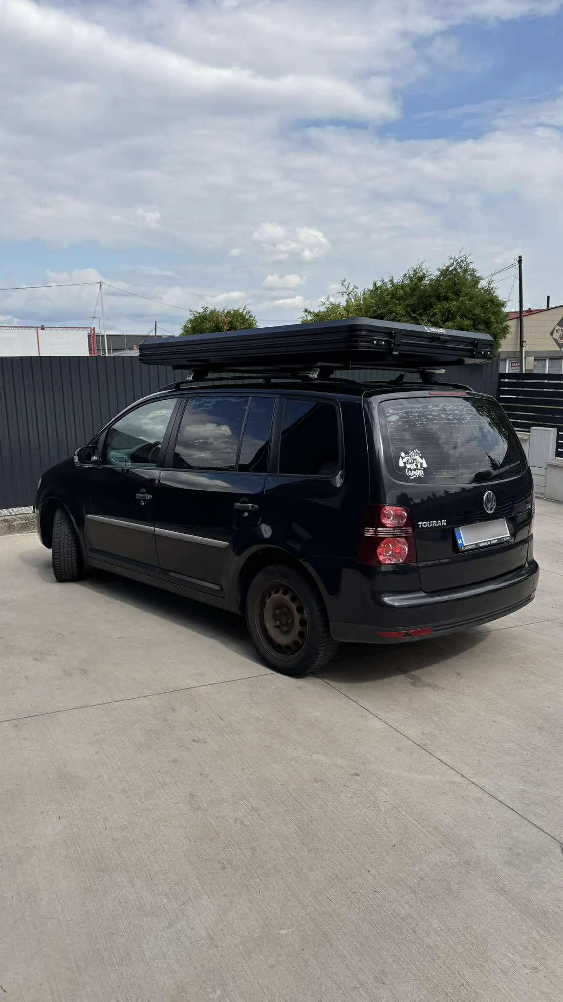 Snailer Alduo Dachzelt auf Volkswagen Touran - Kundenfoto aus der Slowakei