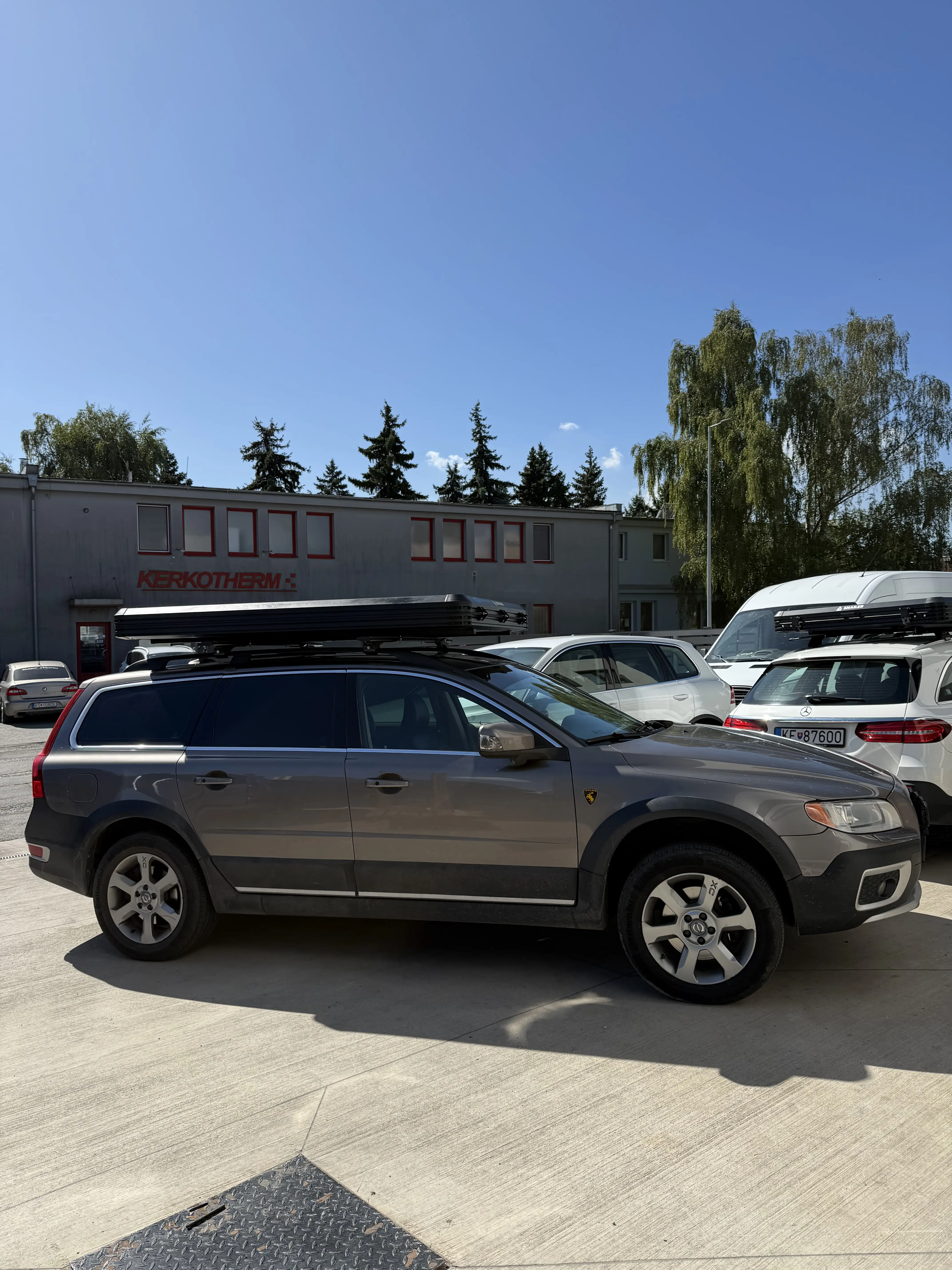 Snailer Alduo Dachzelt auf Volvo XC70 - Kundenfoto aus der Slowakei