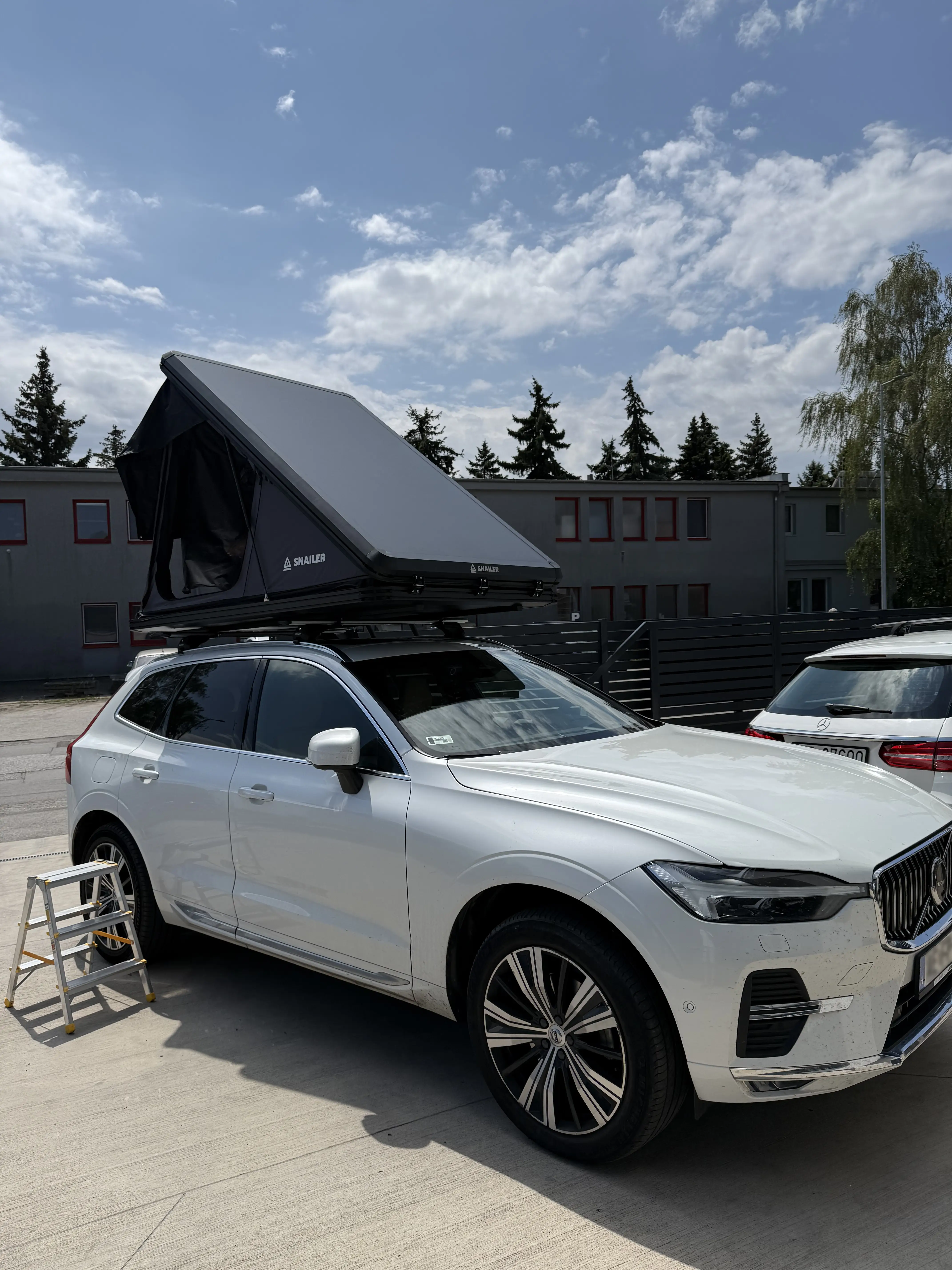 Snailer Alduo tienda de techo en Volvo XC60 - foto de cliente de Hungria